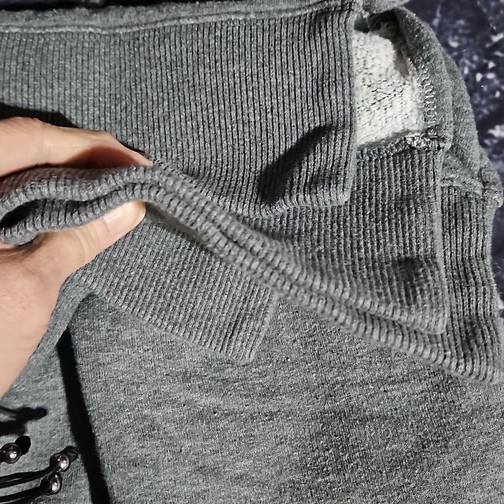 Kirkland Signature Gray Long Sleeve Sweatshirt with Stitched Cat. Size Medium - Picture 8 of 8